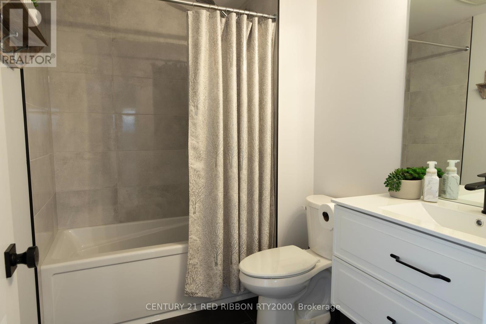 11 Briscoe Crescent, Strathroy-Caradoc, Ontario  N7G 4E1 - Photo 35 - X12418032