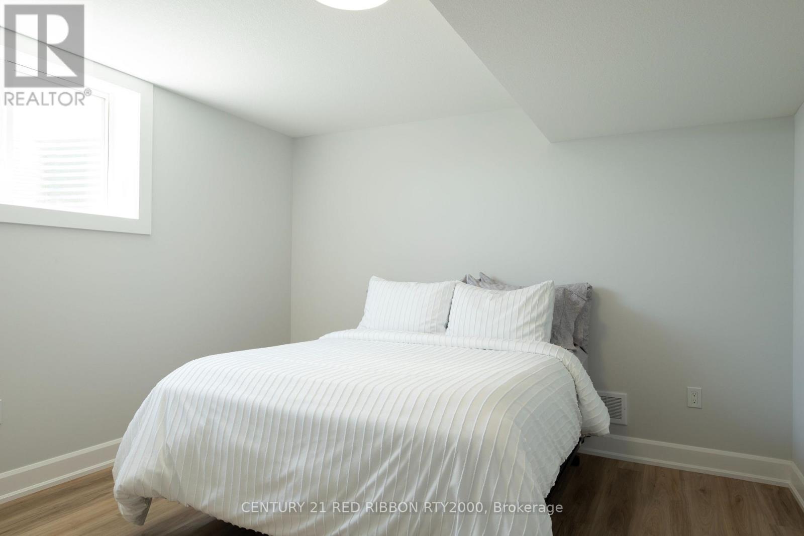 11 Briscoe Crescent, Strathroy-Caradoc, Ontario  N7G 4E1 - Photo 36 - X12418032