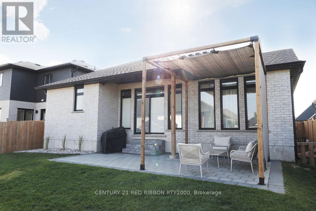 11 Briscoe Crescent, Strathroy-Caradoc, Ontario  N7G 4E1 - Photo 38 - X12418032