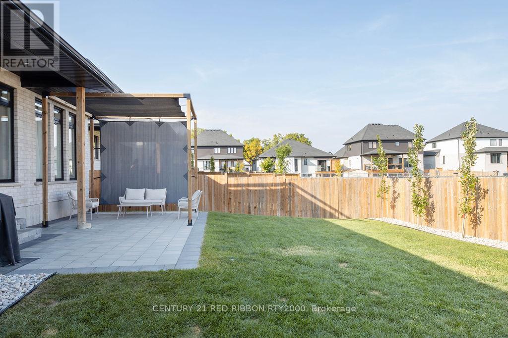11 Briscoe Crescent, Strathroy-Caradoc, Ontario  N7G 4E1 - Photo 41 - X12418032