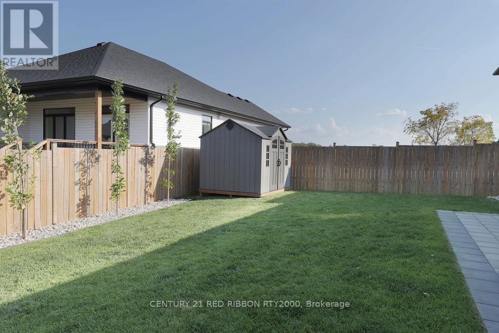 11 Briscoe Crescent, Strathroy-Caradoc, Ontario  N7G 4E1 - Photo 43 - X12418032