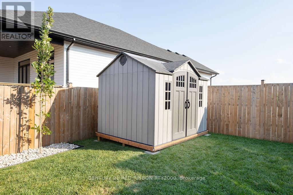 11 Briscoe Crescent, Strathroy-Caradoc, Ontario  N7G 4E1 - Photo 44 - X12418032