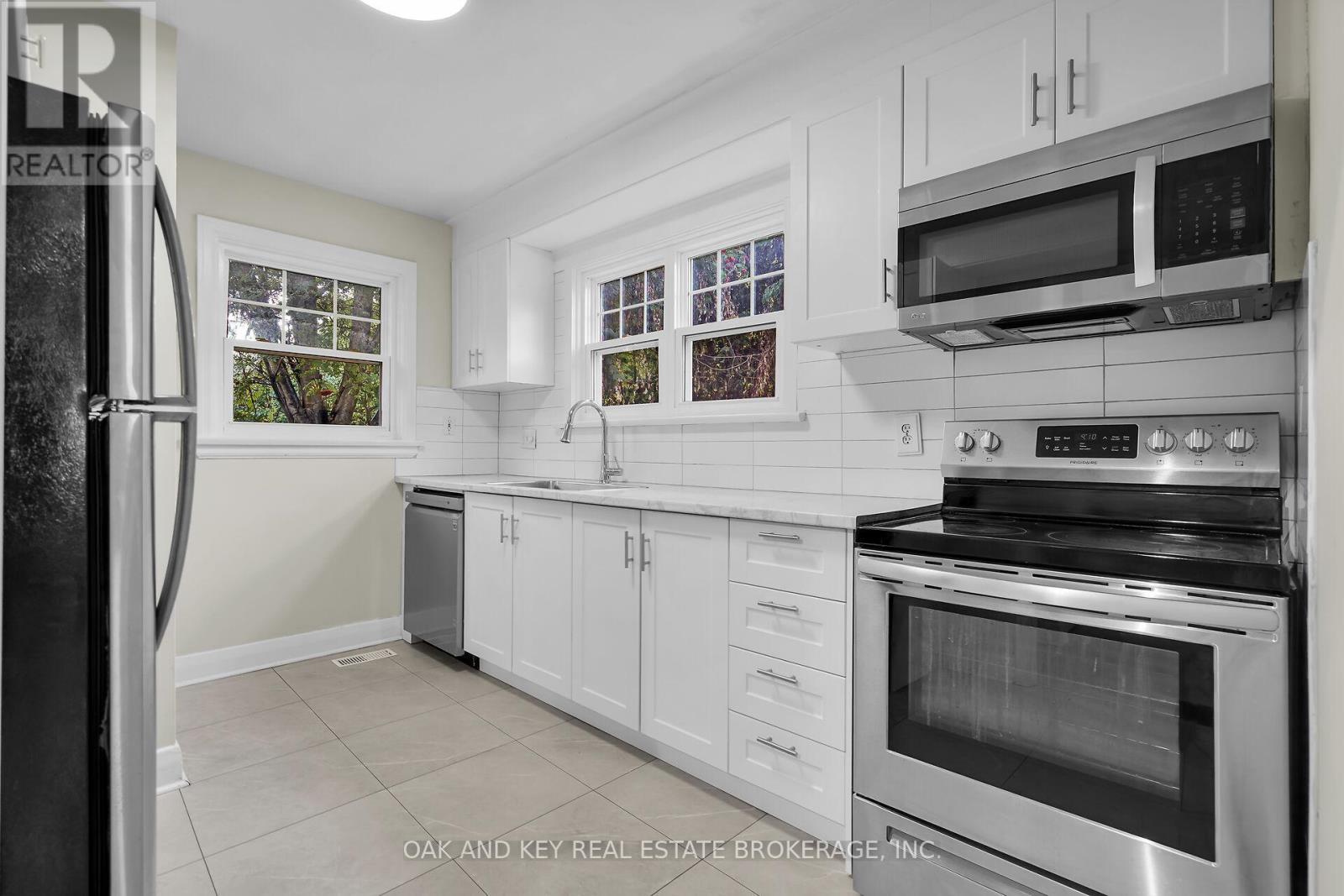 114 Lyman Street, London East, Ontario  N5Y 1M8 - Photo 9 - X12418037
