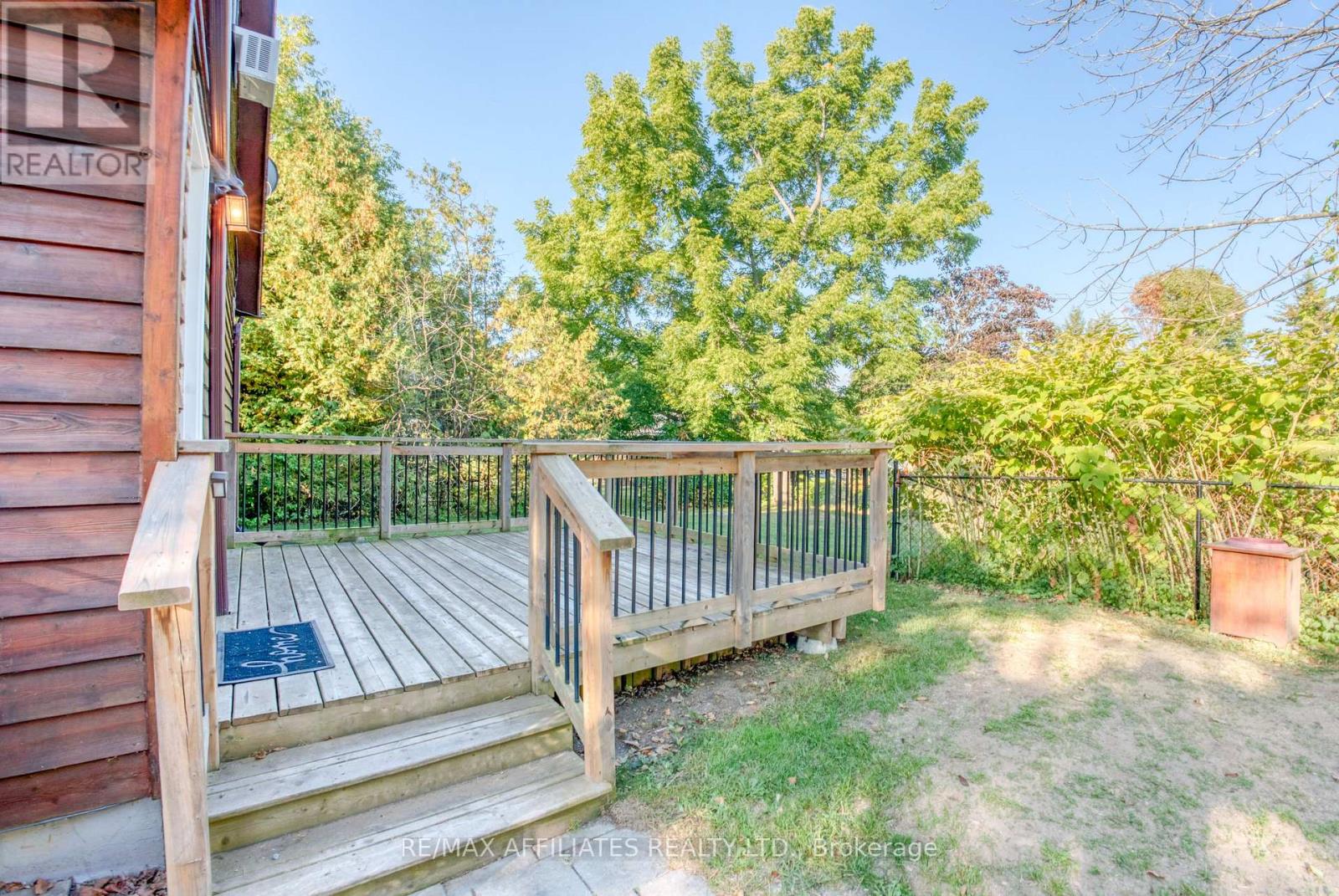 11 Drummond Street, Rideau Lakes, Ontario  K0G 1P0 - Photo 2 - X12418009