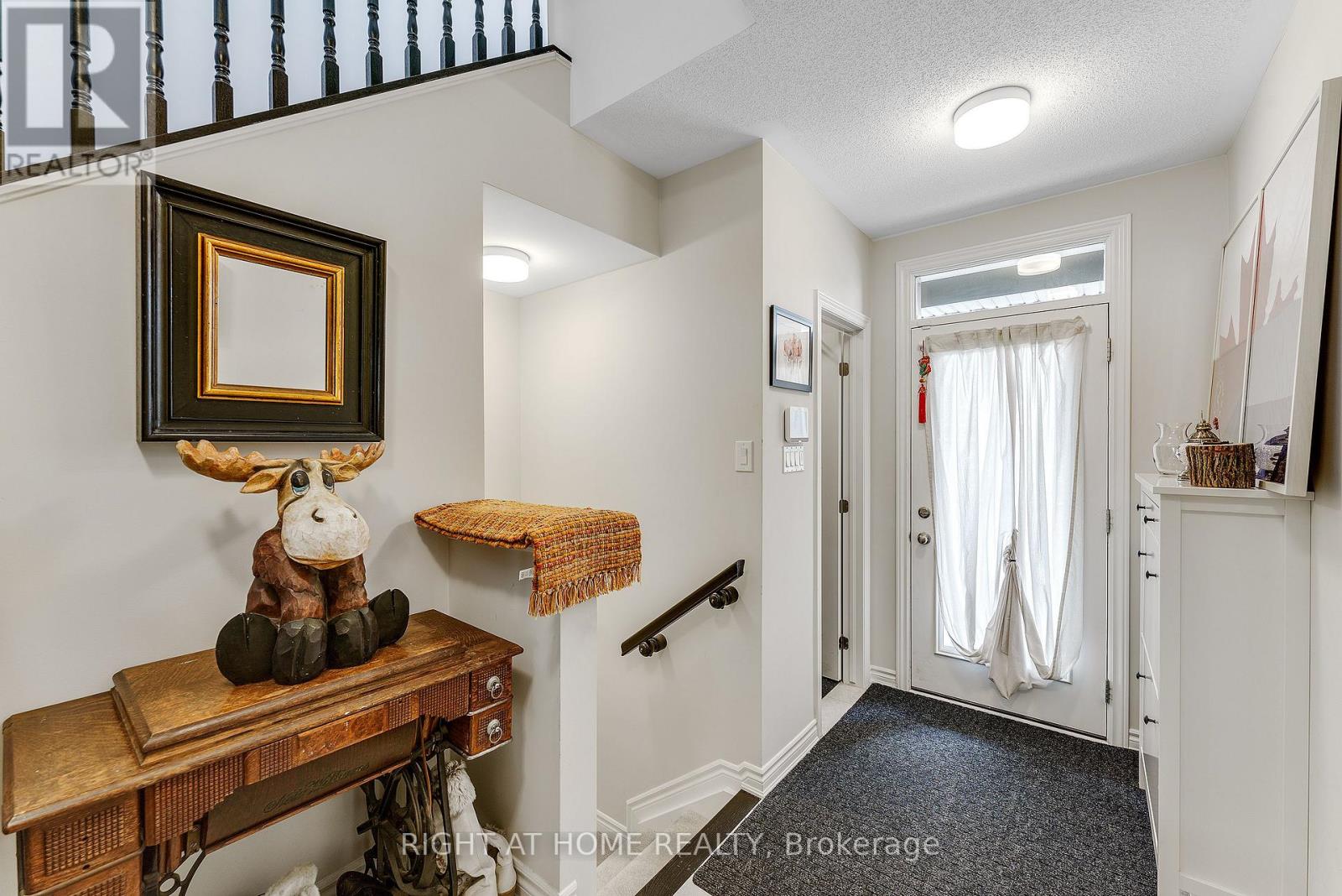 715 Derreen Avenue, Ottawa, Ontario  K2S 2Y9 - Photo 2 - X12418039