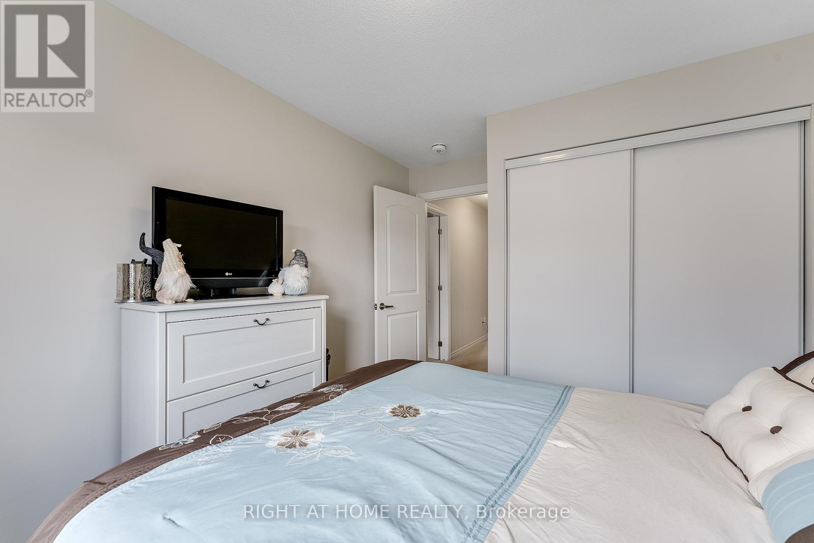 715 Derreen Avenue, Ottawa, Ontario  K2S 2Y9 - Photo 24 - X12418039