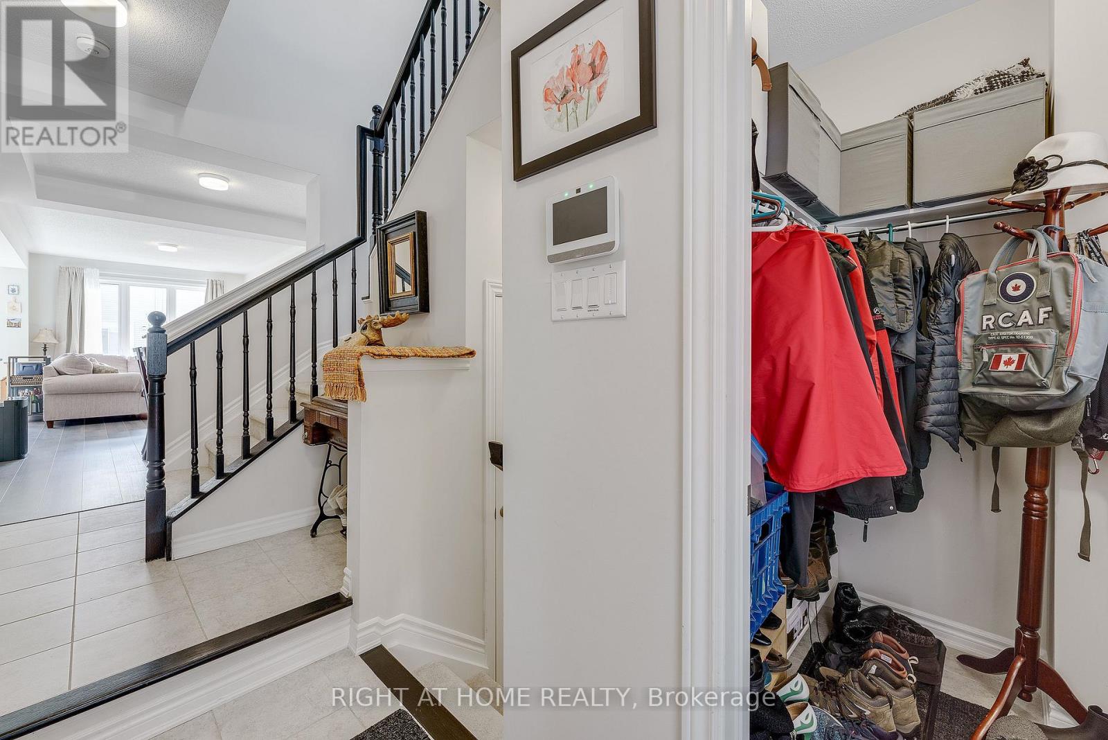 715 Derreen Avenue, Ottawa, Ontario  K2S 2Y9 - Photo 3 - X12418039