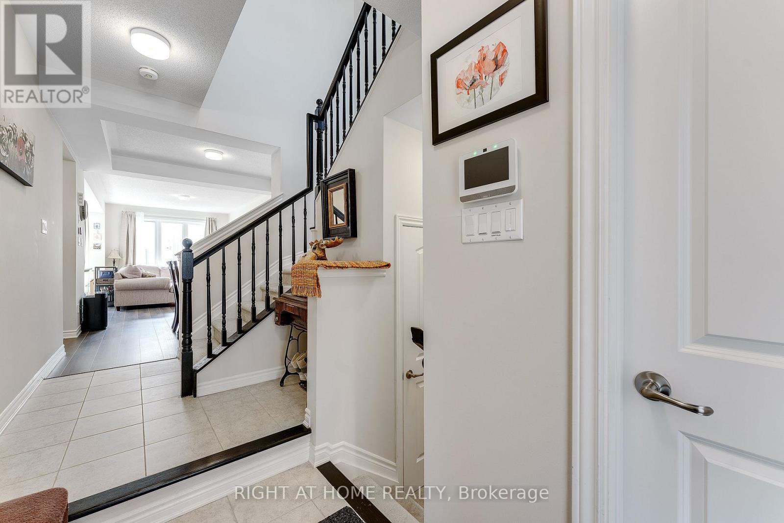 715 Derreen Avenue, Ottawa, Ontario  K2S 2Y9 - Photo 4 - X12418039