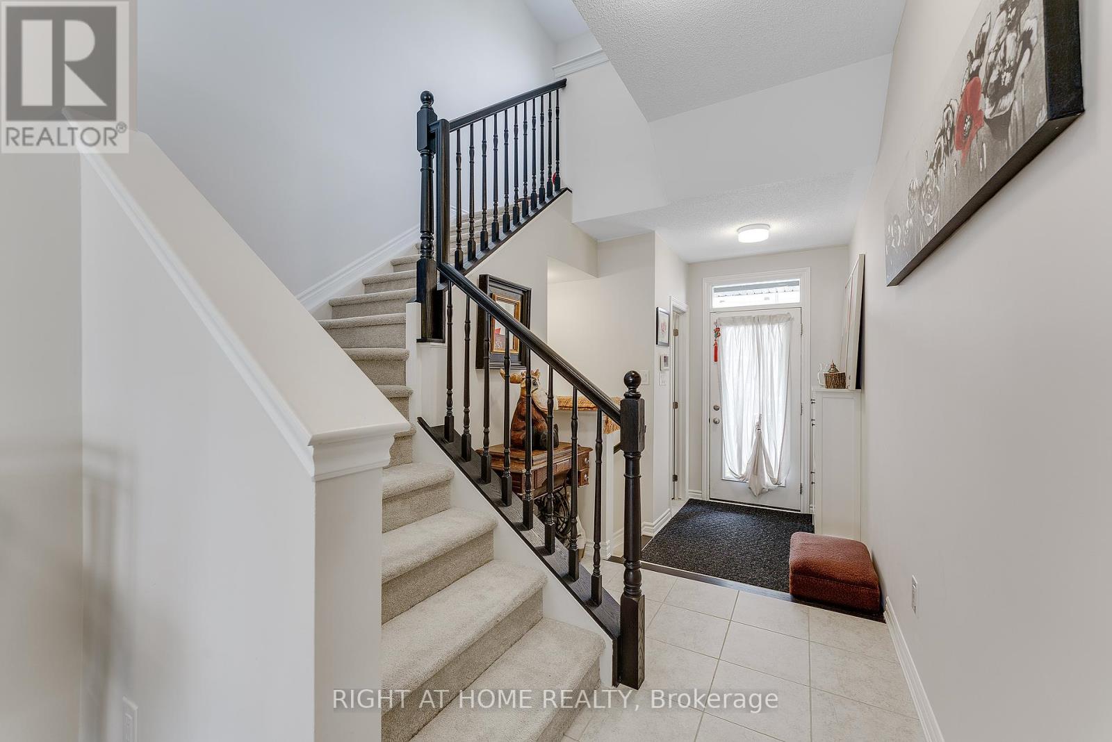 715 Derreen Avenue, Ottawa, Ontario  K2S 2Y9 - Photo 5 - X12418039