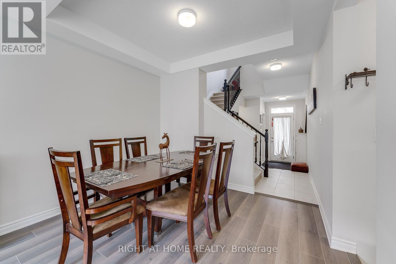 715 Derreen Avenue, Ottawa, Ontario  K2S 2Y9 - Photo 7 - X12418039