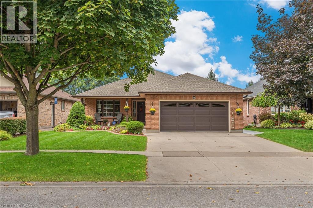 8 Oakridge Boulevard, Fonthill, Ontario  L3E 0R7 - Photo 1 - 40772082