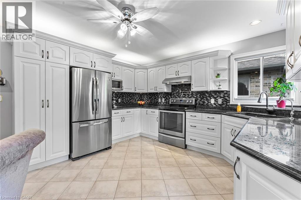 8 Oakridge Boulevard, Fonthill, Ontario  L3E 0R7 - Photo 12 - 40772082