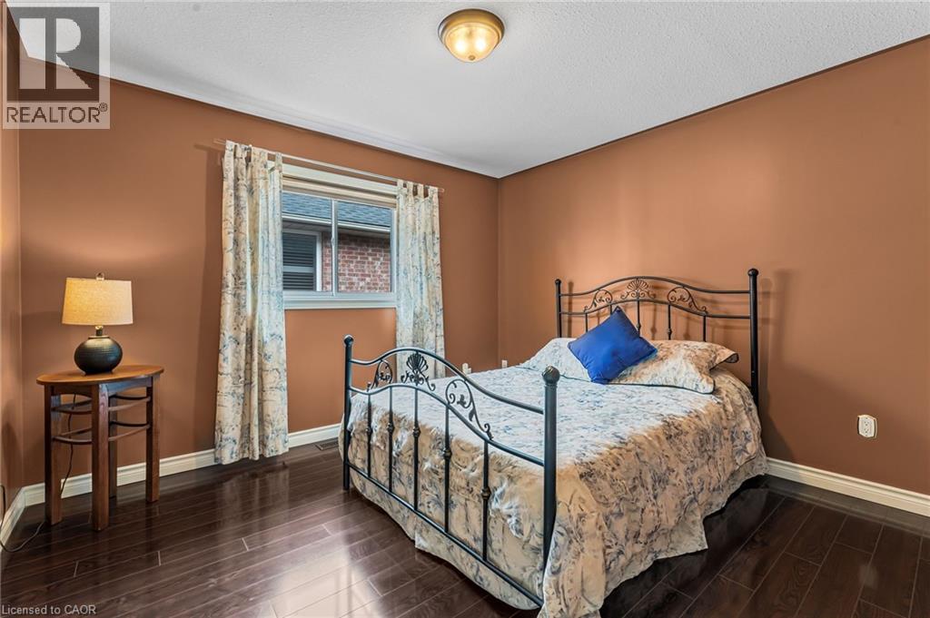 8 Oakridge Boulevard, Fonthill, Ontario  L3E 0R7 - Photo 15 - 40772082