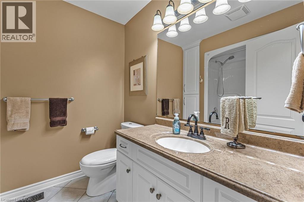 8 Oakridge Boulevard, Fonthill, Ontario  L3E 0R7 - Photo 16 - 40772082