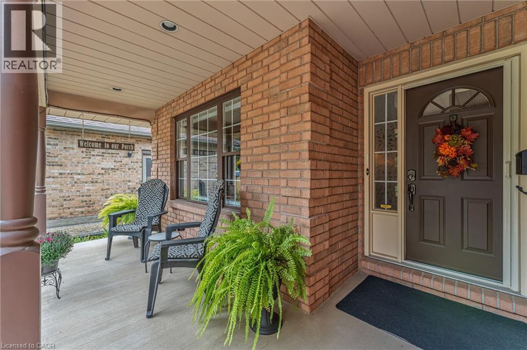 8 Oakridge Boulevard, Fonthill, Ontario  L3E 0R7 - Photo 3 - 40772082