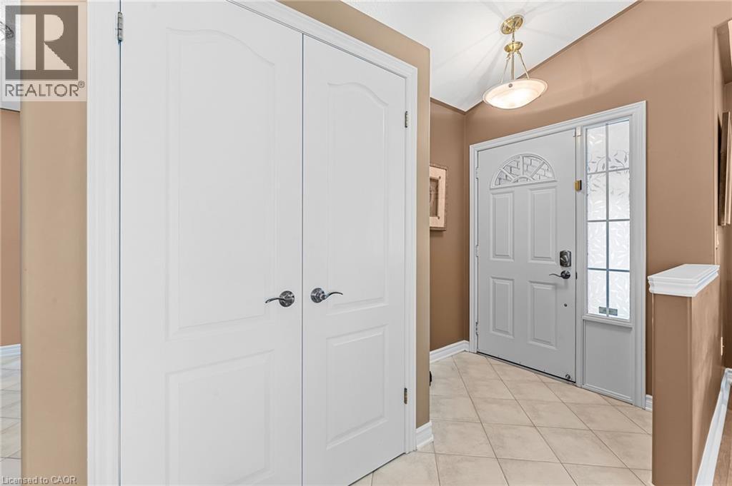 8 Oakridge Boulevard, Fonthill, Ontario  L3E 0R7 - Photo 4 - 40772082