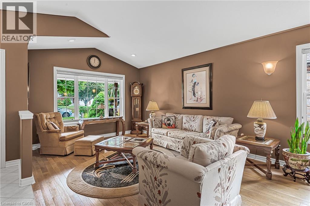 8 Oakridge Boulevard, Fonthill, Ontario  L3E 0R7 - Photo 6 - 40772082