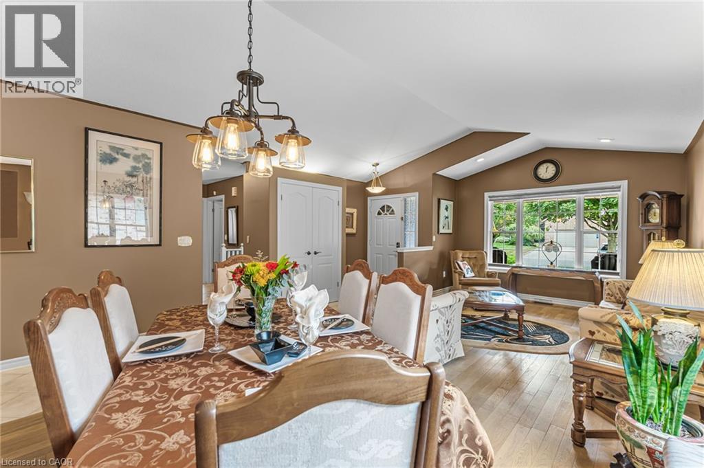 8 Oakridge Boulevard, Fonthill, Ontario  L3E 0R7 - Photo 9 - 40772082
