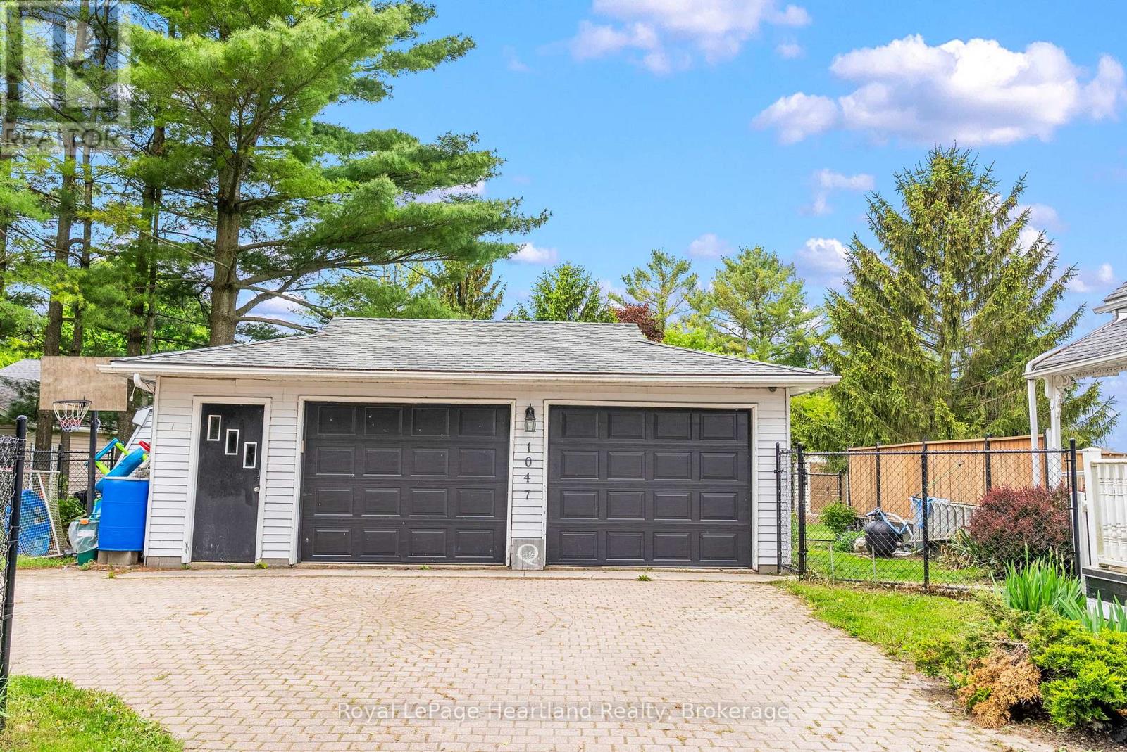 1047 Gibson Street, Howick, Ontario  N0G 2X0 - Photo 5 - X12418044