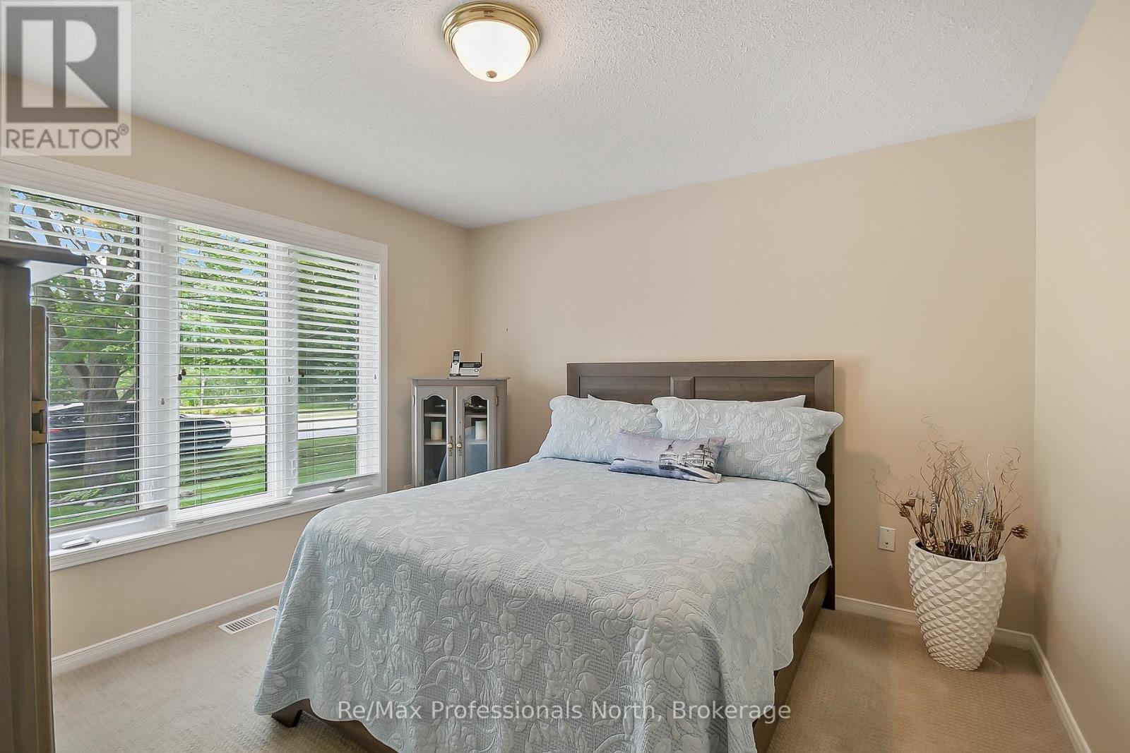 15 Pineridge Gate, Gravenhurst, Ontario  P1P 1Y4 - Photo 14 - X12418060