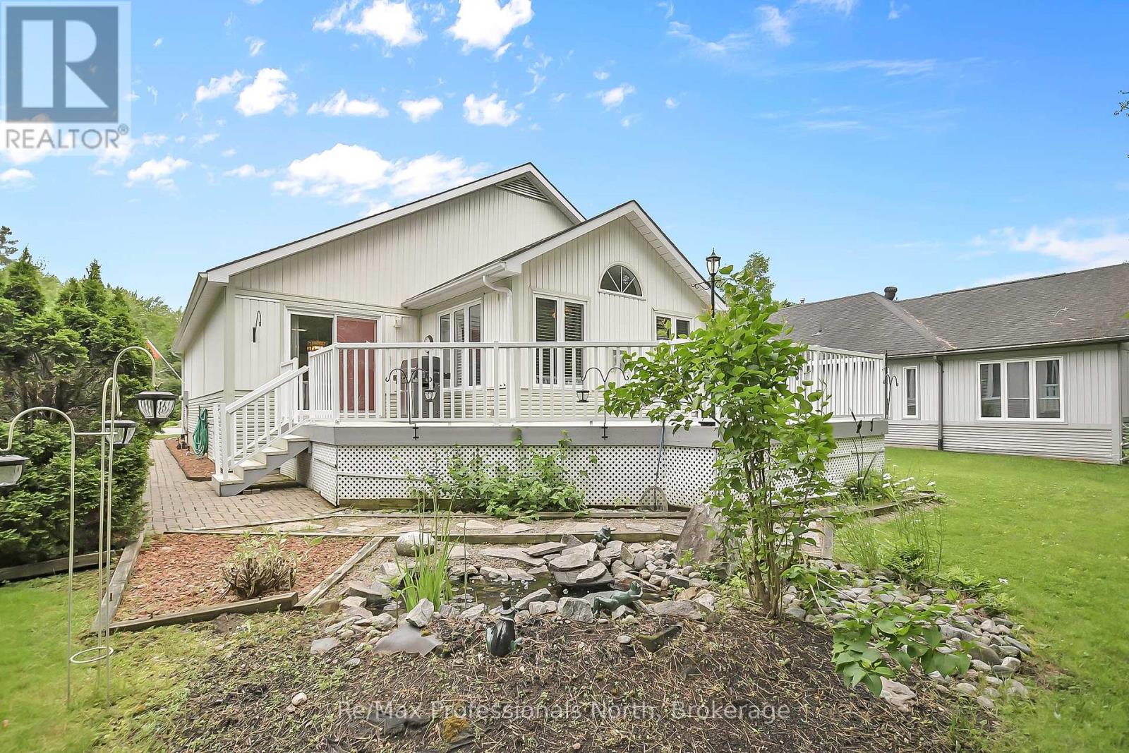 15 Pineridge Gate, Gravenhurst, Ontario  P1P 1Y4 - Photo 5 - X12418060
