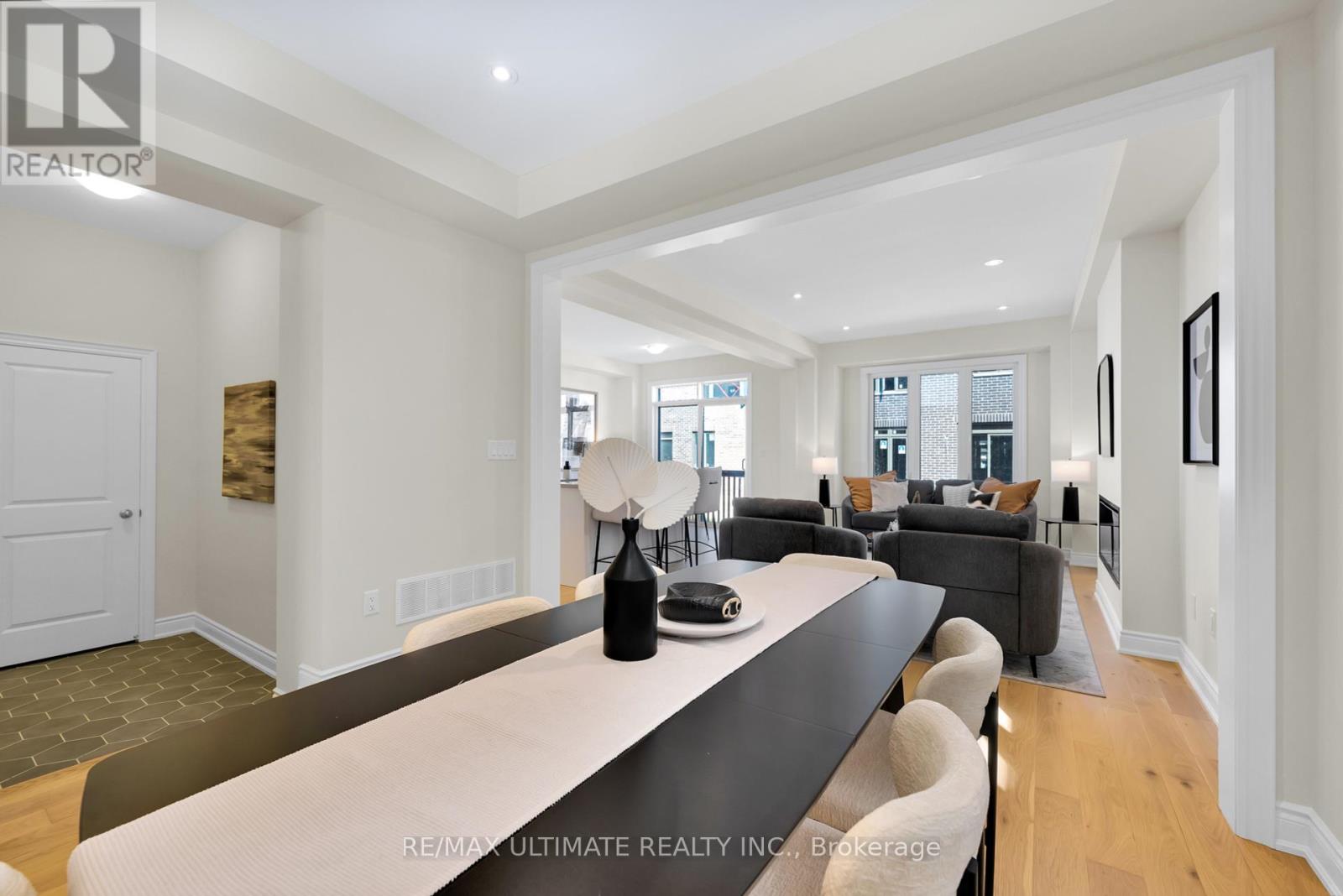 1859 Irish Moss Square, Pickering, Ontario  L1Y 0B4 - Photo 6 - E12418012