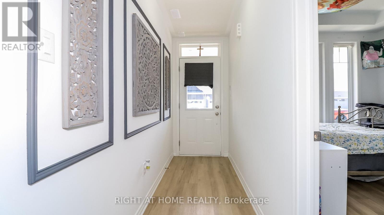 708 Sargeant Place N, Innisfil, Ontario  L9S 0S9 - Photo 13 - N12418007