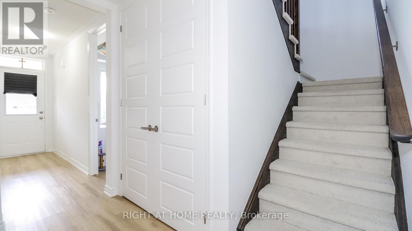 708 Sargeant Place N, Innisfil, Ontario  L9S 0S9 - Photo 15 - N12418007