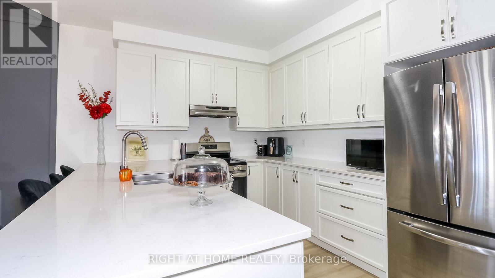 708 Sargeant Place N, Innisfil, Ontario  L9S 0S9 - Photo 17 - N12418007