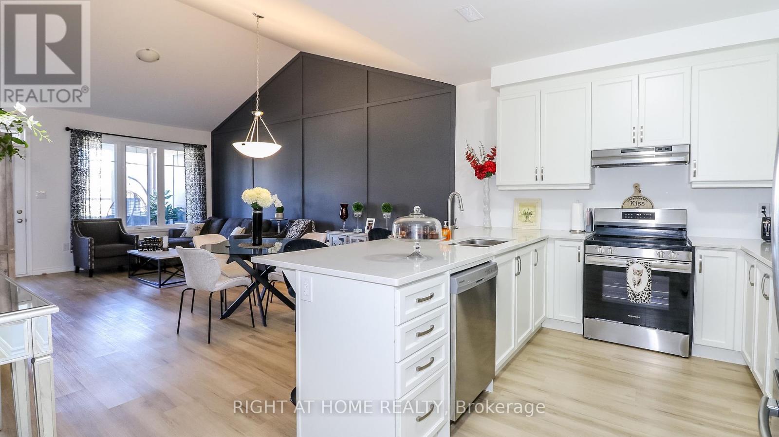 708 Sargeant Place N, Innisfil, Ontario  L9S 0S9 - Photo 19 - N12418007