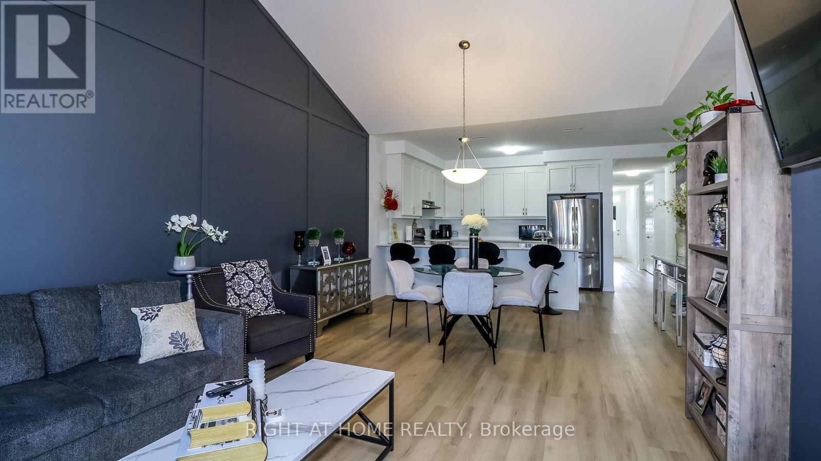 708 Sargeant Place N, Innisfil, Ontario  L9S 0S9 - Photo 22 - N12418007