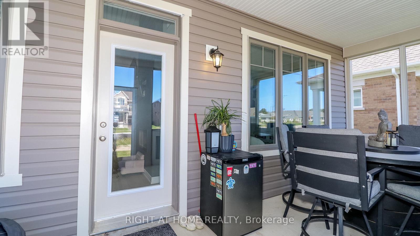 708 Sargeant Place N, Innisfil, Ontario  L9S 0S9 - Photo 34 - N12418007