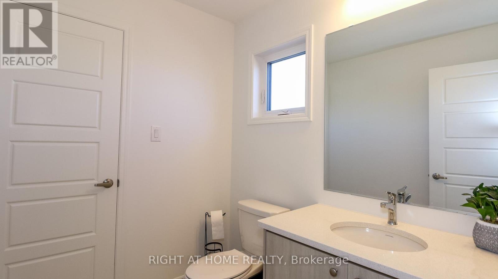 708 Sargeant Place N, Innisfil, Ontario  L9S 0S9 - Photo 39 - N12418007