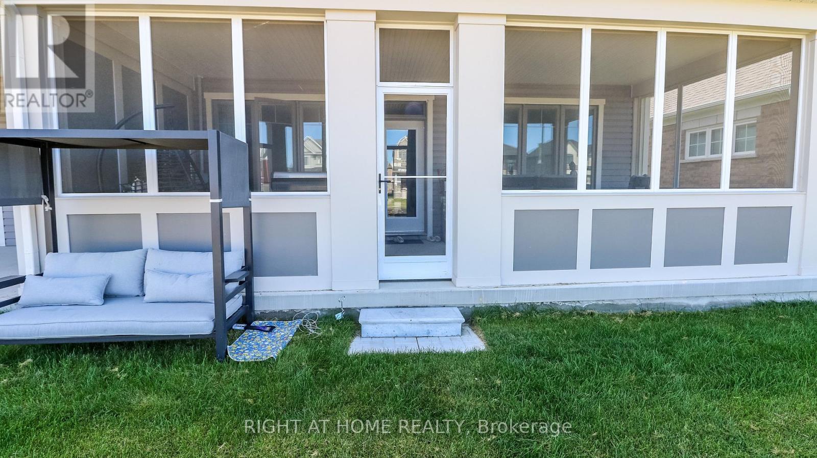 708 Sargeant Place N, Innisfil, Ontario  L9S 0S9 - Photo 9 - N12418007
