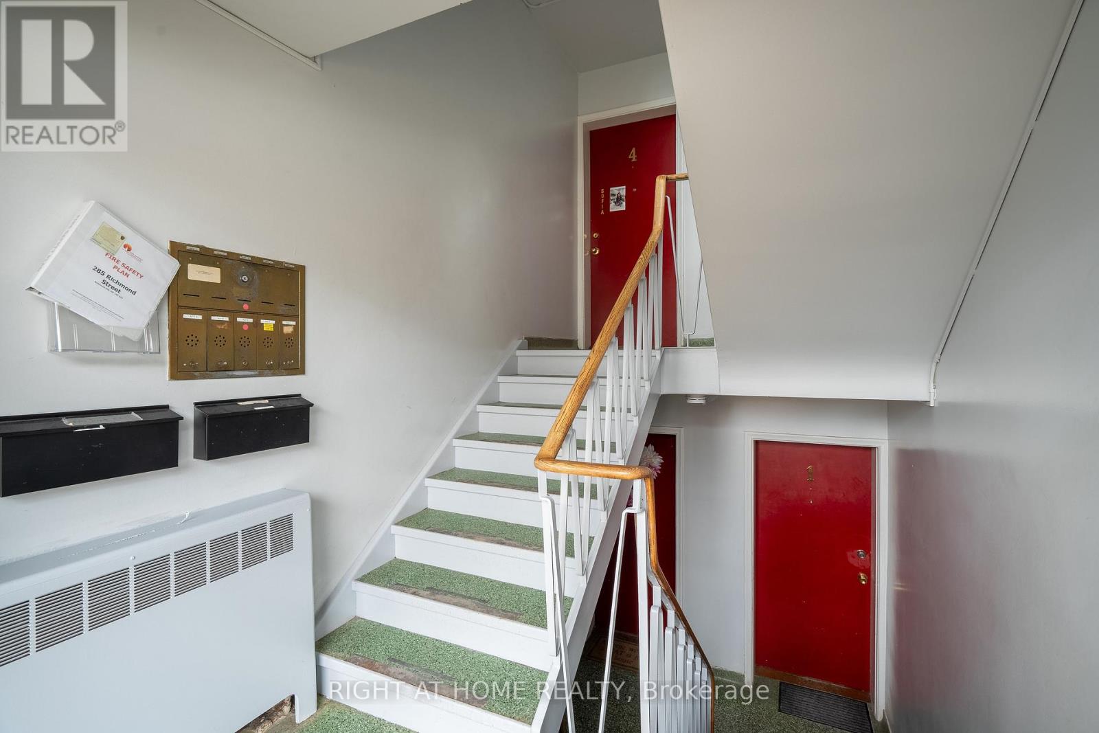 285 Richmond Street S, Richmond Hill, Ontario  L4C 3Z2 - Photo 3 - N12418014