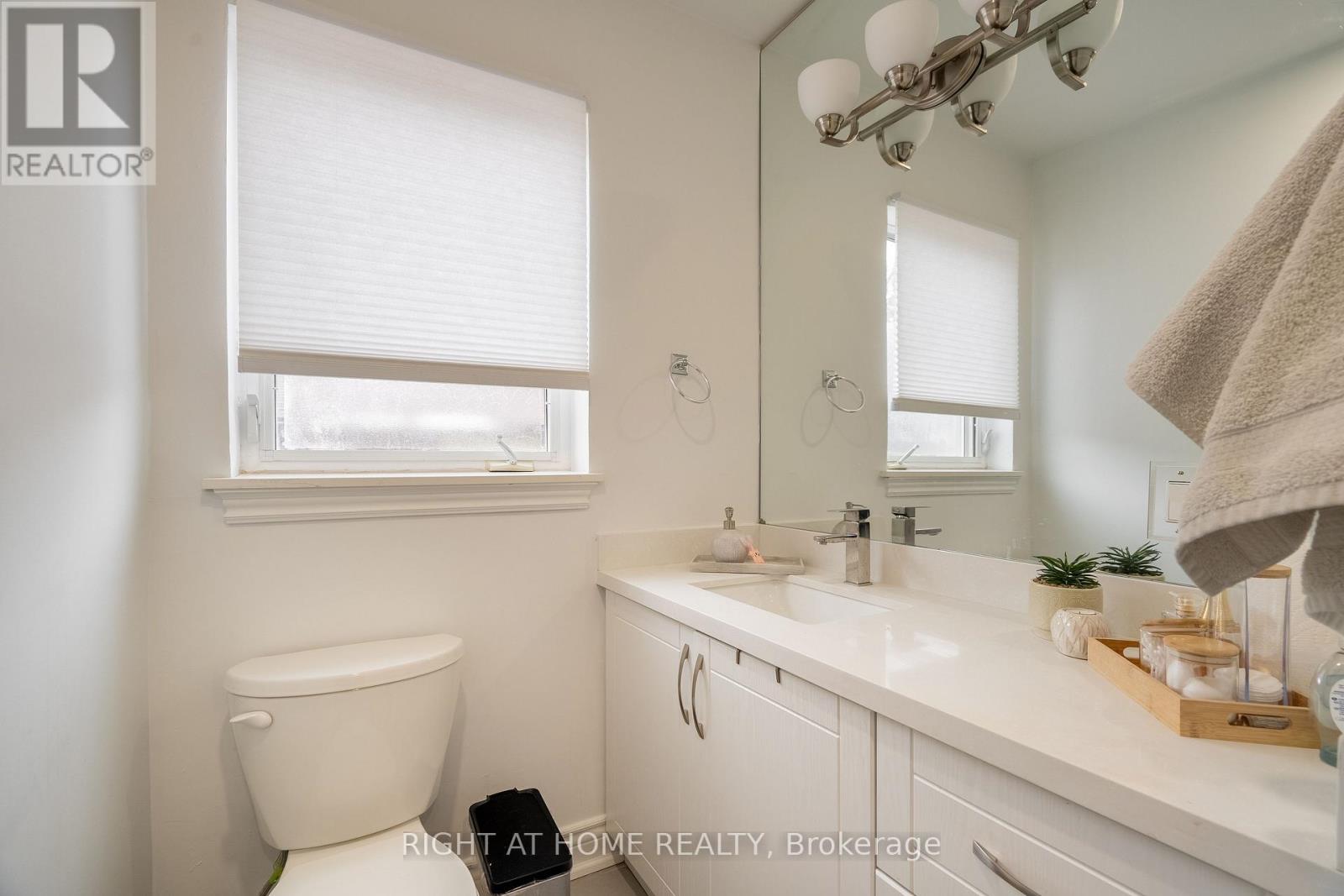 285 Richmond Street S, Richmond Hill, Ontario  L4C 3Z2 - Photo 4 - N12418014