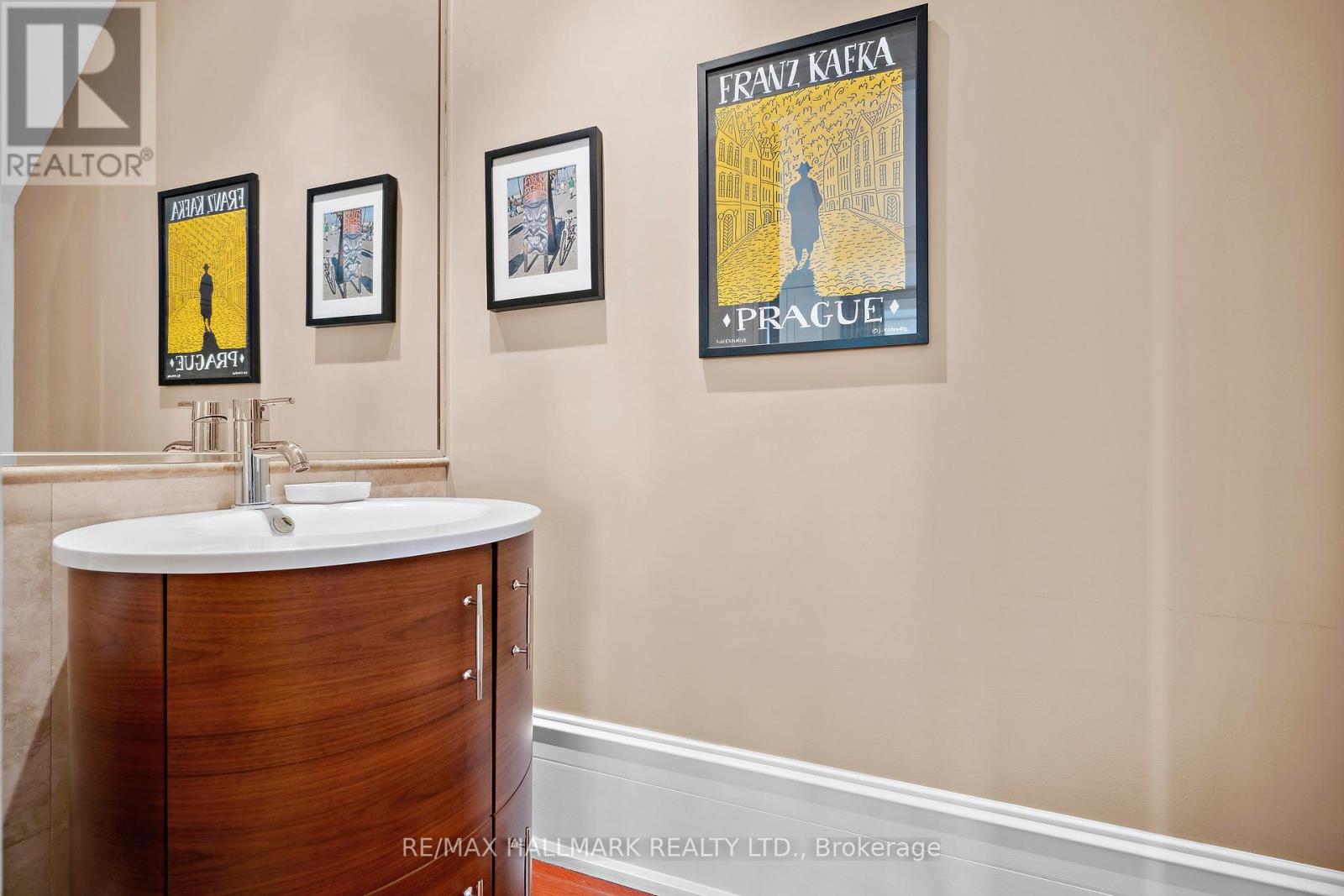 85 Sorauren Avenue, Toronto, Ontario  M6R 2E1 - Photo 13 - W12418005