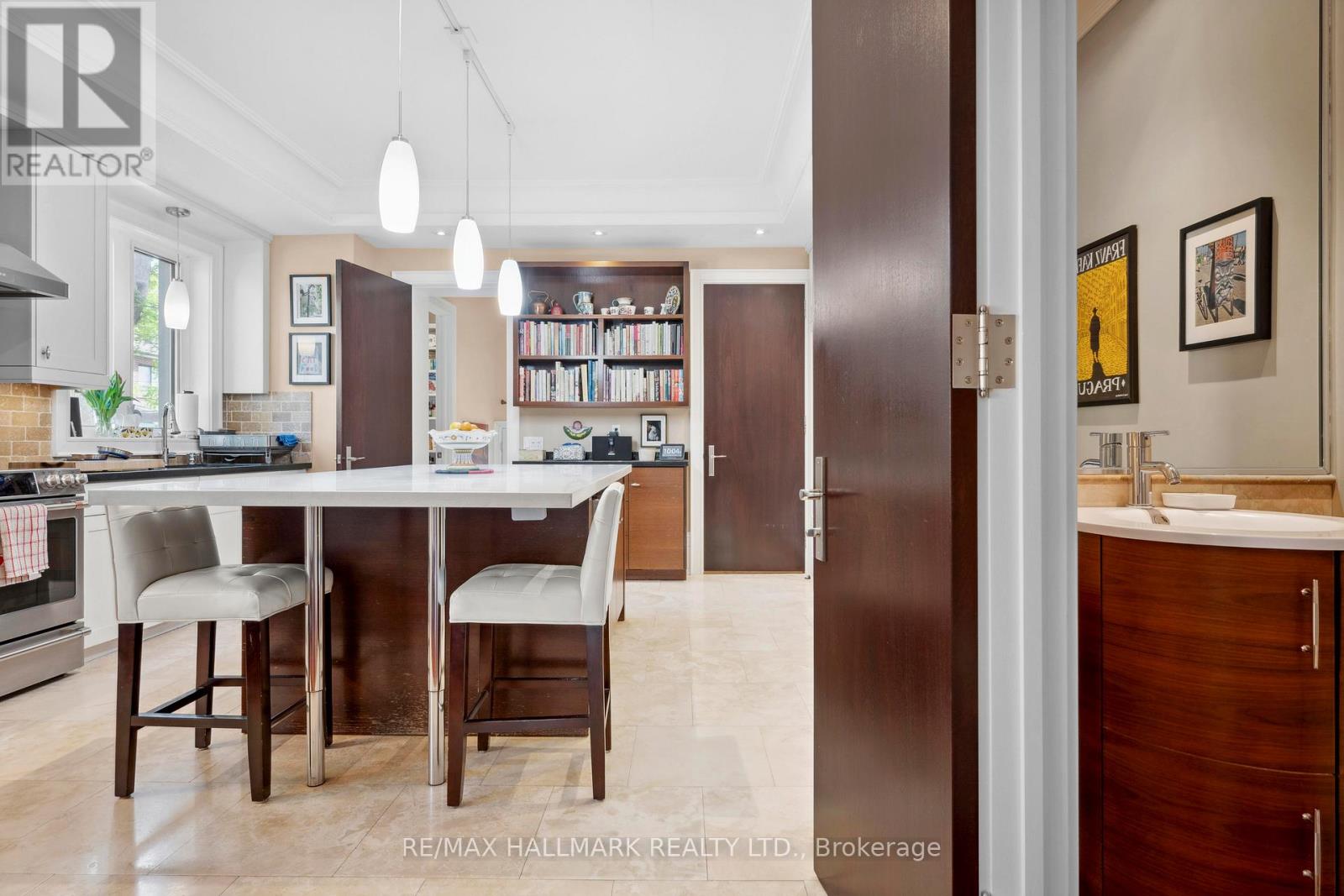 85 Sorauren Avenue, Toronto, Ontario  M6R 2E1 - Photo 15 - W12418005