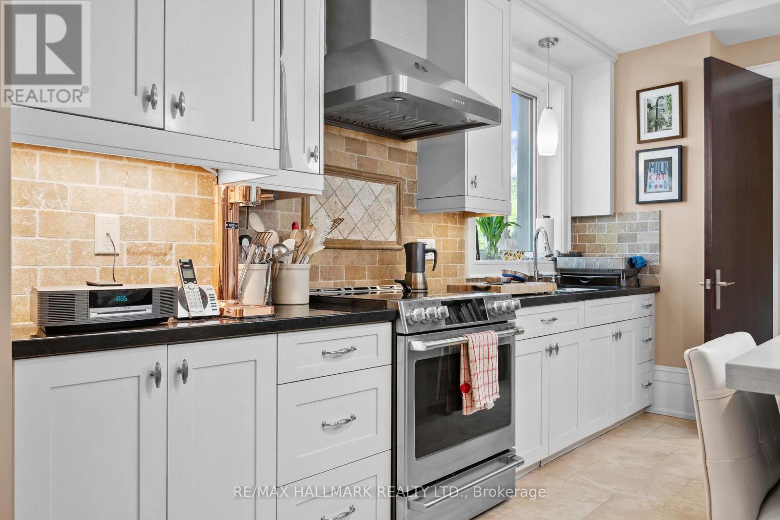 85 Sorauren Avenue, Toronto, Ontario  M6R 2E1 - Photo 17 - W12418005
