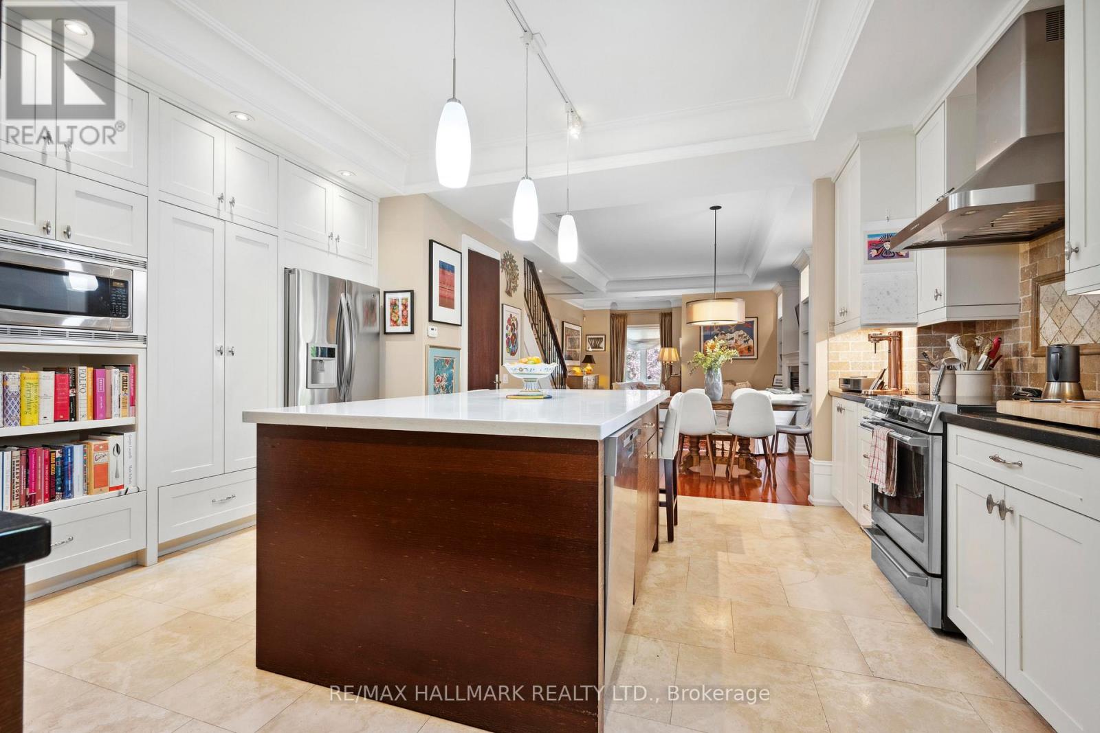 85 Sorauren Avenue, Toronto, Ontario  M6R 2E1 - Photo 19 - W12418005