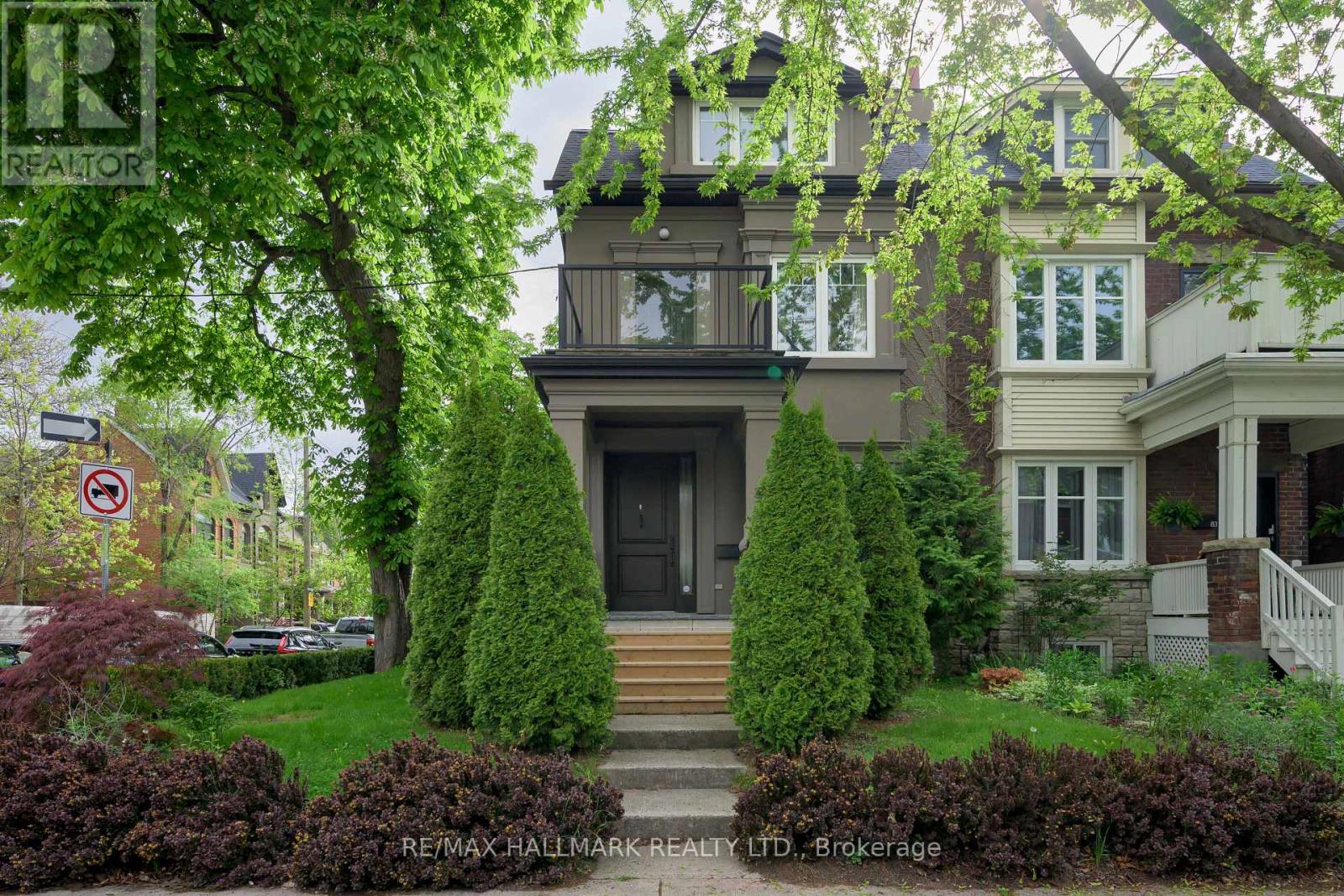 85 Sorauren Avenue, Toronto, Ontario  M6R 2E1 - Photo 2 - W12418005
