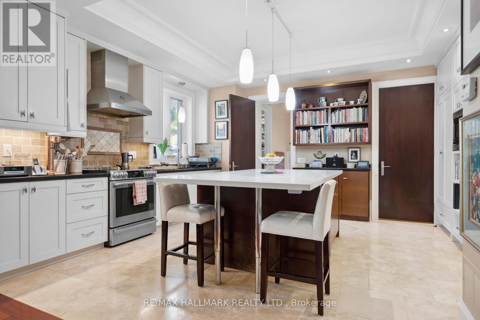 85 Sorauren Avenue, Toronto, Ontario  M6R 2E1 - Photo 23 - W12418005