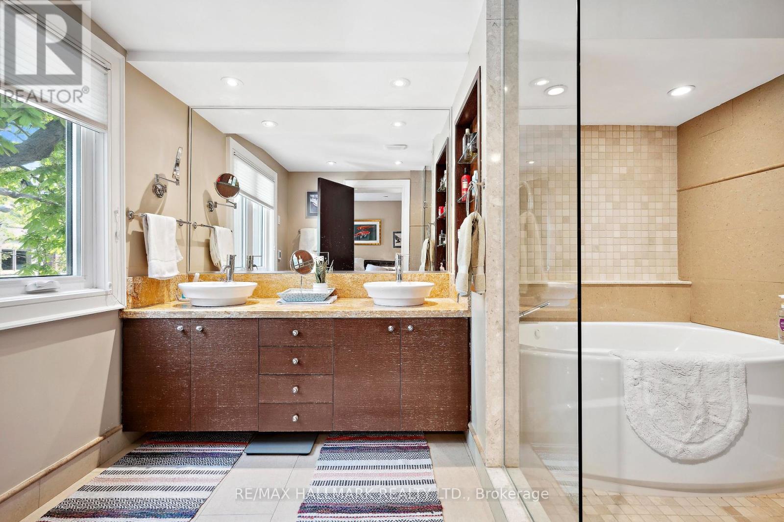 85 Sorauren Avenue, Toronto, Ontario  M6R 2E1 - Photo 29 - W12418005