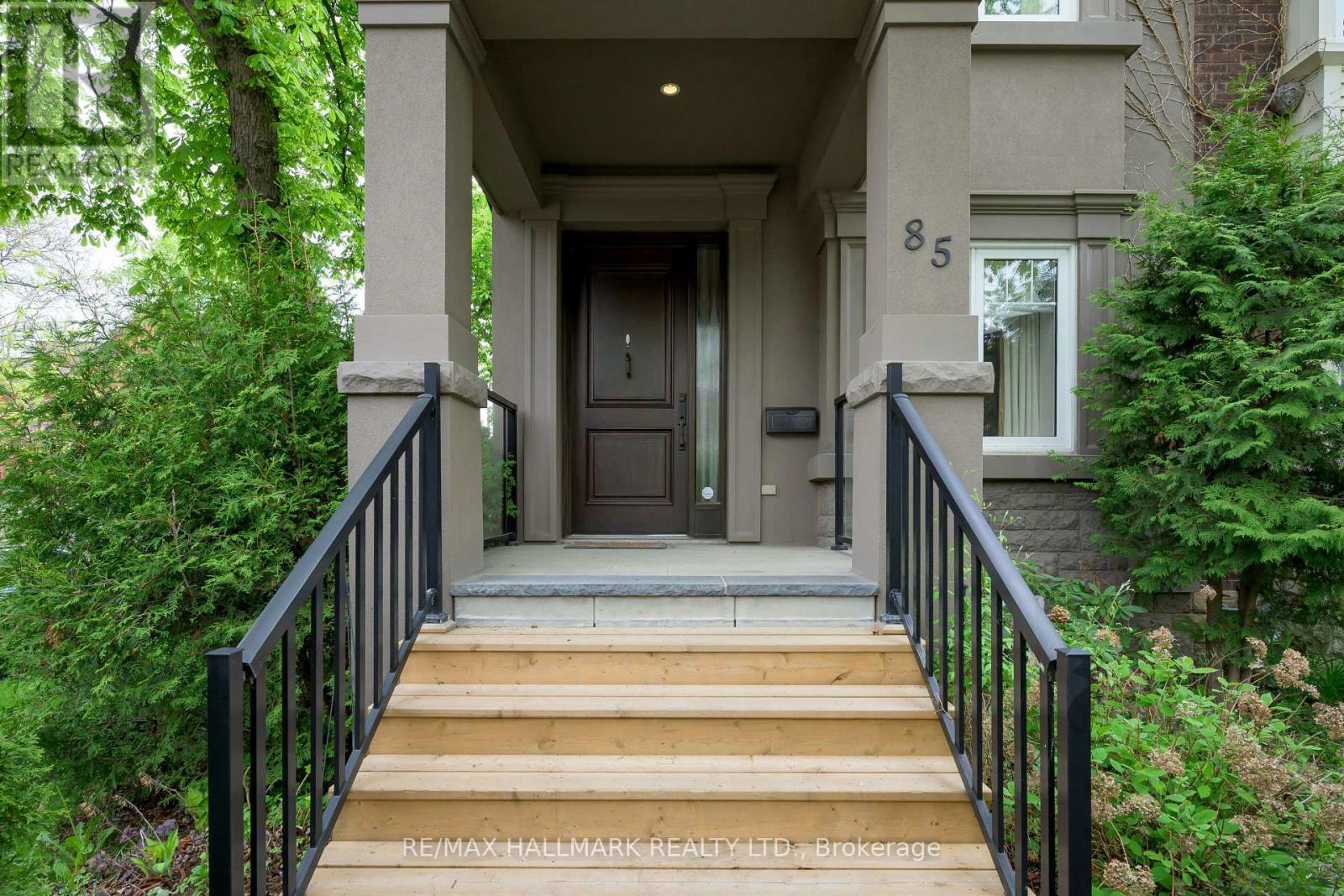 85 Sorauren Avenue, Toronto, Ontario  M6R 2E1 - Photo 3 - W12418005