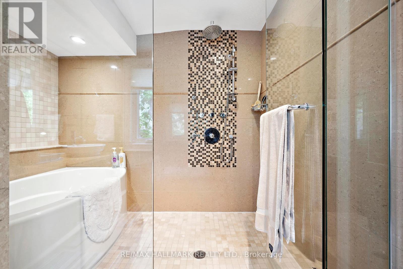85 Sorauren Avenue, Toronto, Ontario  M6R 2E1 - Photo 31 - W12418005