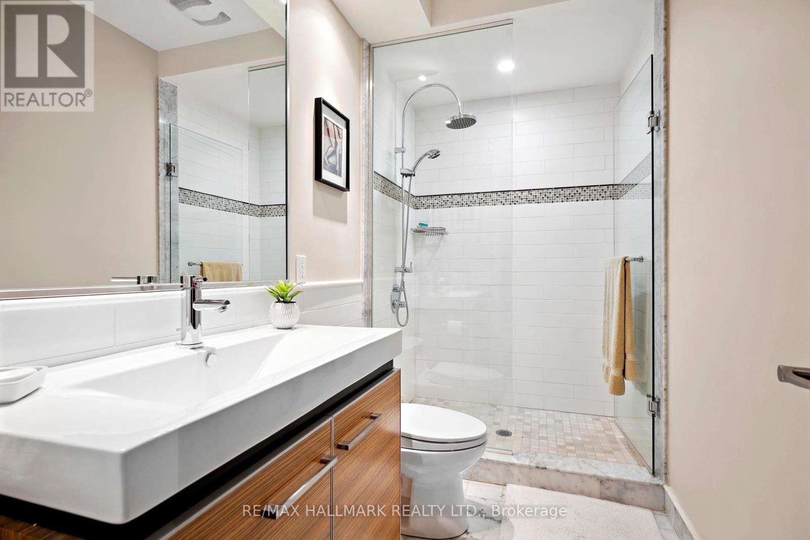 85 Sorauren Avenue, Toronto, Ontario  M6R 2E1 - Photo 36 - W12418005