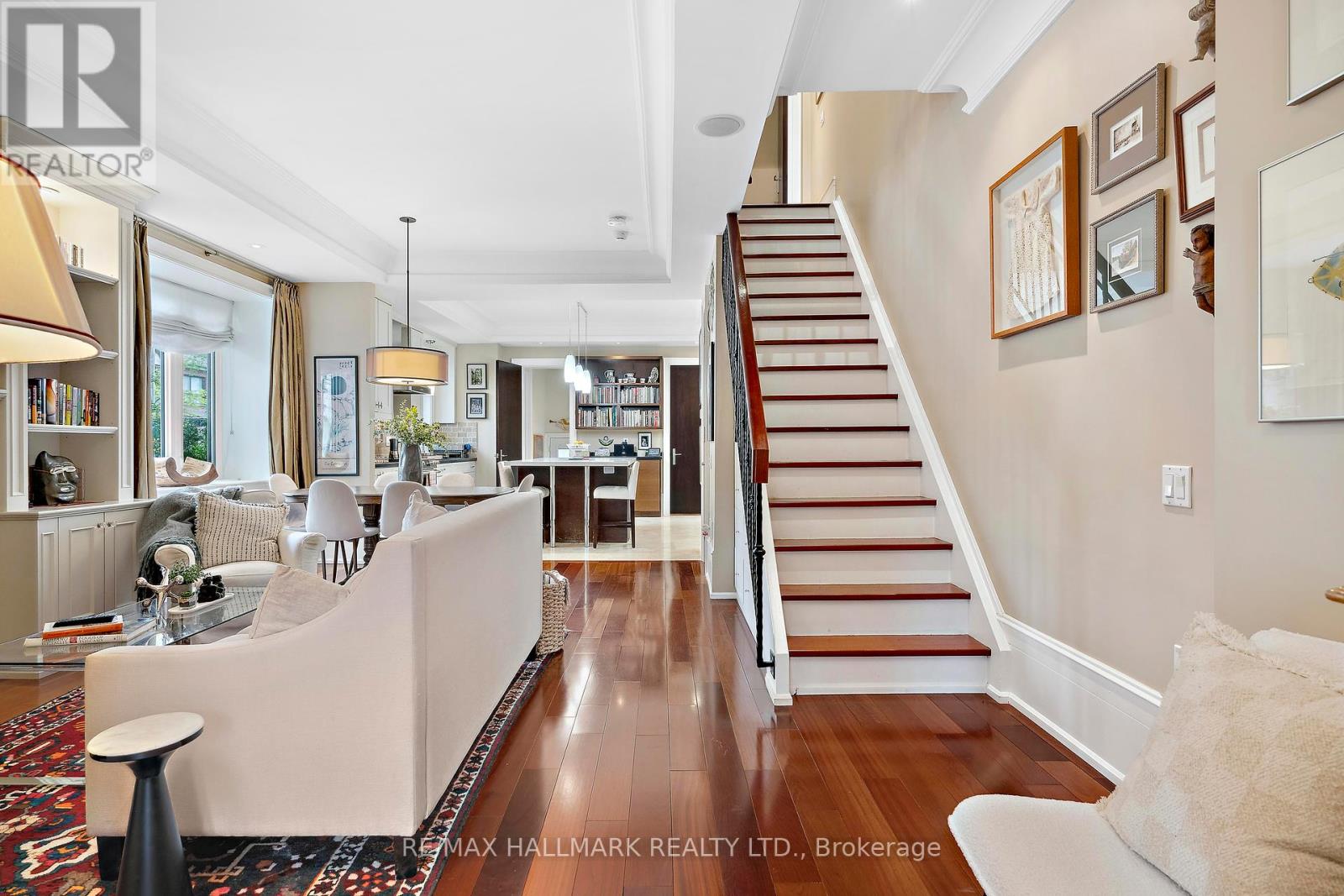 85 Sorauren Avenue, Toronto, Ontario  M6R 2E1 - Photo 5 - W12418005