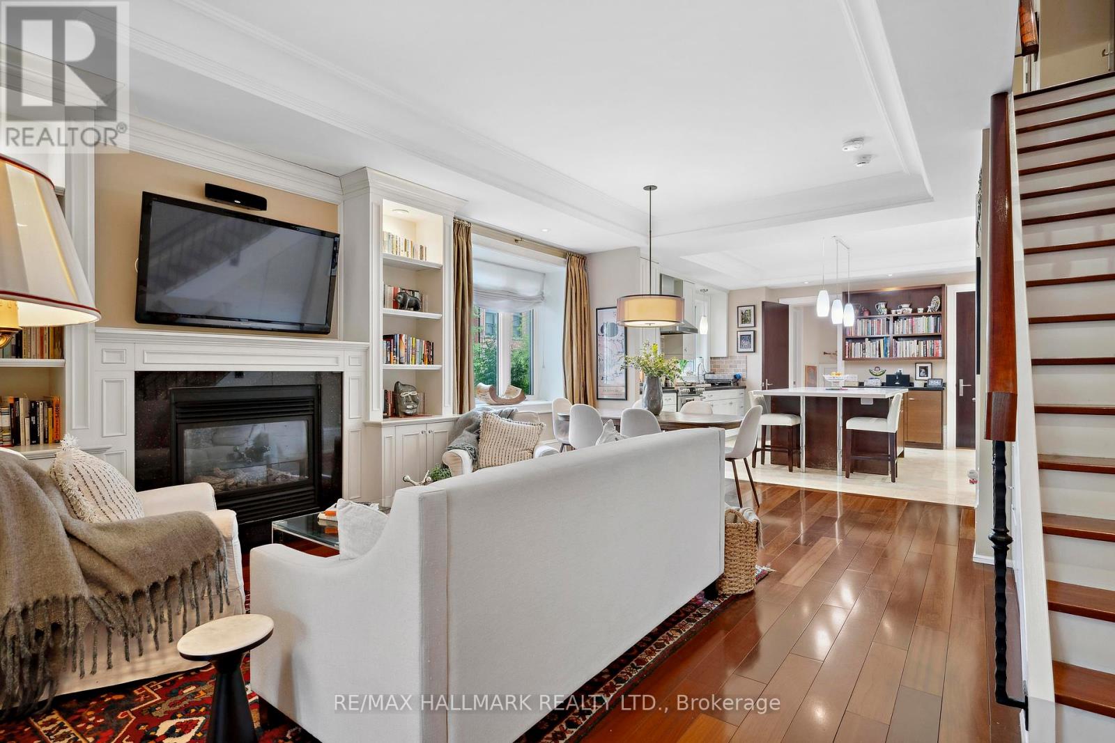 85 Sorauren Avenue, Toronto, Ontario  M6R 2E1 - Photo 6 - W12418005