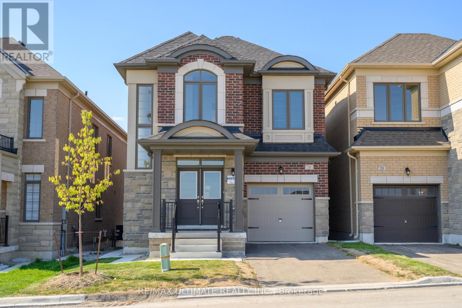 18 Thresher Street, Brampton, Ontario  L6Z 3N1 - Photo 1 - W12418008