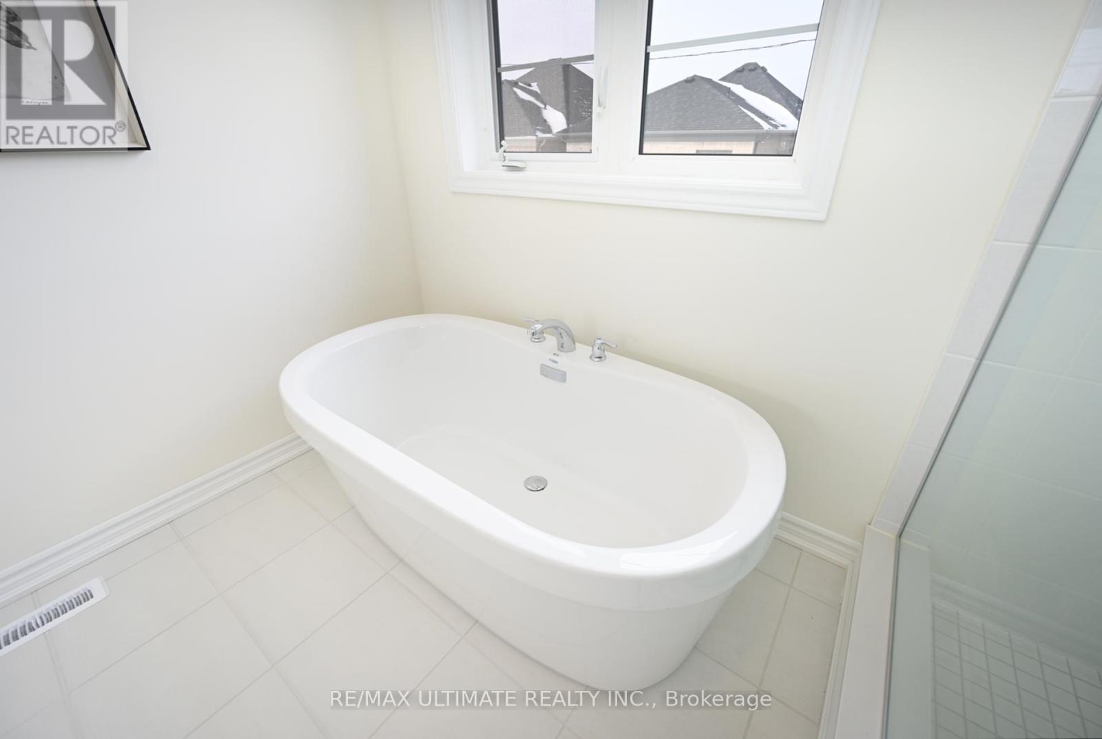 18 Thresher Street, Brampton, Ontario  L6Z 3N1 - Photo 32 - W12418008